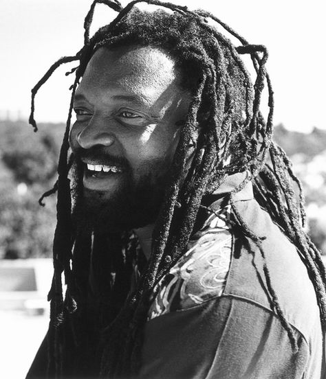 Lucky Dube Reggae Music Art, Lucky Dube, Calypso Music, Top 5 Songs, Bob Marley Pictures, Jah Rastafari, Black Siren, Reggae Artists, Bull Shark