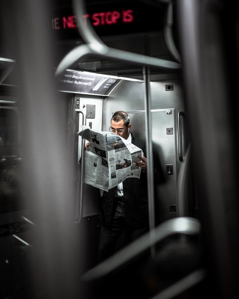 New York Subway Photos by Colin Ridgway Nyc Photoshoot Ideas, Music Photoshoot, Ny Subway, City Streets Photography, Interesting Photography, Super Images, Humans Of New York, Perspective Photography, Photo Recreation