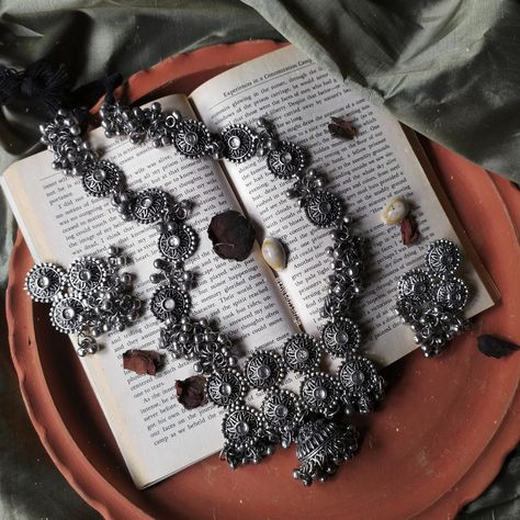 silver toned smoky stone embellished necklace with earrings Oxidised Jewellery Photoshoot, Jewellery Shoot, Photography Ideas At Home, Jewellery Photography Inspiration, Creative Jewelry Photography, Jewellery Photography, Jewelry Photography Styling, Antique Silver Jewelry, Product Shoot