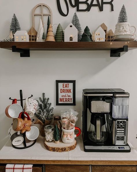 Christmas Coffee Bar Ideas, Christmas Shelf Decor Ideas, Mantle Christmas Decor Ideas, Christmas Decir, Table Centerpieces Christmas, Mantle Christmas Decor, Christmas Shelf Decor, Tea Area, Fireplace Decor Christmas