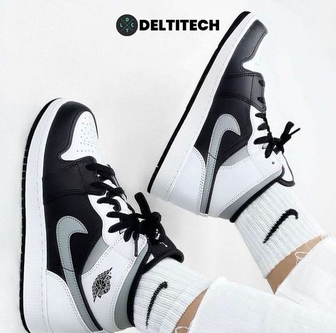 White Shoes Aesthetic, Skor Sneakers Nike, Zapatillas Nike Jordan, Buty Jordan, Jordans Sneakers Outfit, Обув�ь Air Jordan, Kasut Wanita, Buty Marki Nike, Boty Nike