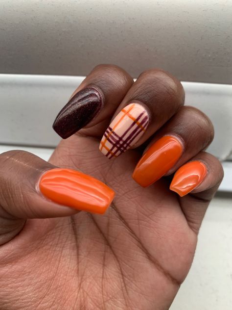 Fall Nails Stripes, Burnt Orange Dip Nails, Simple Fall Halloween Nails, Power Dip Nails Ideas Fall, Burnt Orange And Navy Nails, Orange Thanksgiving Nails, Dip Fall Nail Ideas, Squirrel Nail Art, Fall Season Nails Gel