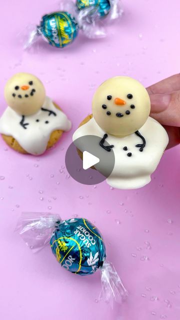 Maria Gomez on Instagram: "Follow @beautyanddasweetz for more holiday treat inspo ☃️✨ Easy melting snowmen cookies with a delicious @lindt Lindor Sugar Cookie Truffle Just dab a teaspoon of melted white chocolate on to your favorite sugar cookie, place the truffle on top and let it set. Then pipe the snowman details with chocolate or icing. #snowmancookies #christmascookies #christmasideas #holidaybaking #christmasbaking #christmasdessert #christmasdesserts #christmasparty #christmaspartyfood" Snowmen Cookies, Maria Gomez, Melted White Chocolate, Melting Snowmen, Lindt Lindor, Snowman Cookies, Christmas Party Food, Christmas Snacks, The Snowman