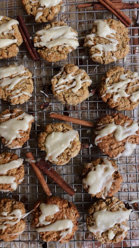 Pumpkin Oatmeal Cookies with Maple Glaze Frosted Pumpkin Cookies, Sweet Oatmeal, Baking Room, Fall Sweets, Maple Icing, Sweet Potato Cookies, Dessert Pumpkin, Spoon Cookies, Maple Bars