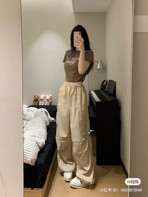 Celana Kargo, Korean Casual Outfits, Trendy Outfits For Teens, Everyday Fashion Outfits, Casual Day Outfits, Quick Outfits, Easy Trendy Outfits, Baggy Pants, Swaggy Outfits