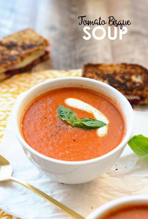 Got 20 minutes? Yah, me too! Whip up this delicious and nutritious 20-Minute Tomato Bisque Soup made with seasonal ingredients and creamy Greek yogurt! Healthy Tomato Bisque, Chicken Bisque, Tomato Bisque Soup, Bisque Soup Recipes, Recipes Greek, Quick Soup Recipes, Soup Tomato, Bisque Soup, Menu Sarapan Sehat