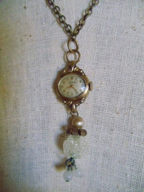 Vintage Jewelry Ideas, Vintage Jewelry Repurposed, Crafting Jewelry, Watch Jewelry, Vintage Jewelry Crafts, Vintage Repurposed, Making Jewellery, Old Watches, Repurposed Jewelry