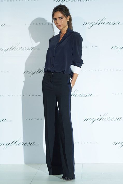 Victoria Beckham Wide Leg Pants, Victoria Beckham Trousers, Navy Shirt Outfit Woman, Navy Wide Leg Trousers Outfit, Victoria Beckham Suit, Navy Shirt Outfit, Workwear Inspiration, Beckham Style, Victoria Beckham Outfits