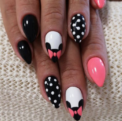 Unique Disney Nail Designs, Novelty Nails, Classy Disney Nails, Disney World Nails, Nail Options, Mouse Nails, Nail Therapy, Disney Nail Designs, Disney Inspired Nails