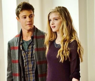 Elena and Cameron Dallas at the end of Episode 5 of American Odyssey. Next week should be good! Elena Kampouris, American Odyssey, Cameron Dallas, Episode 5, Shawn Mendes, Next Week, Percy Jackson, Women's Plaid Shirt, The End