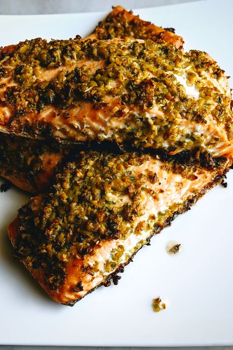 Fish With Olive Tapenade, Olive Tapenade Salmon, Salmon With Olive Tapenade, Olive Tamponade Recipes, Olive Tapenade Uses, Salmon Olives, Olive Tapenade Recipe, Oven Baked Fish, Tapenade Recipe