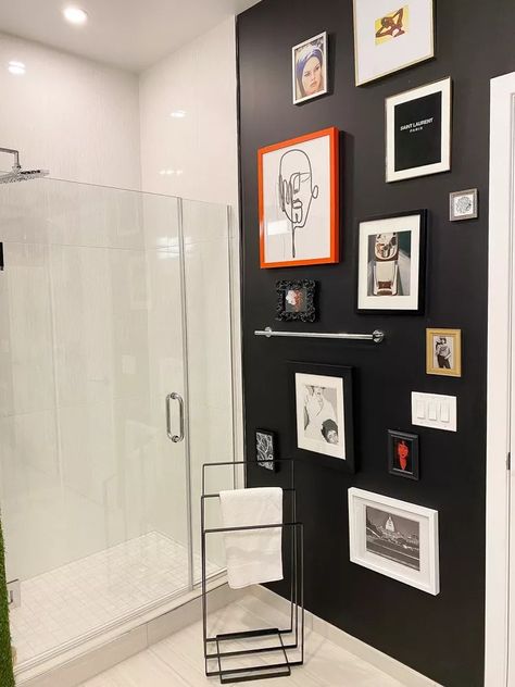 47 Primary Bathroom Ideas to Covet Right Now Bathroom Black Accent Wall, Atlanta Airbnb, Bathroom Walls Ideas, Accent Wall In Bathroom, Neutral Bathroom Paint, White Bathroom Walls, Neutral Bathroom Paint Colors, Wood Tiles Design, Gallery Bathroom