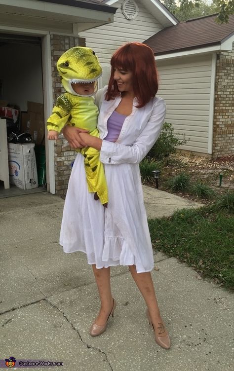 Jurassic World Claire & T-Rex Costume Jurassic Costume, T Rex Halloween Costume, Jurassic Park Costume, Jurassic World Claire, Family Themed Halloween Costumes, Dinosaur Family, World Inspiration, T Rex Costume, Dinosaur Halloween