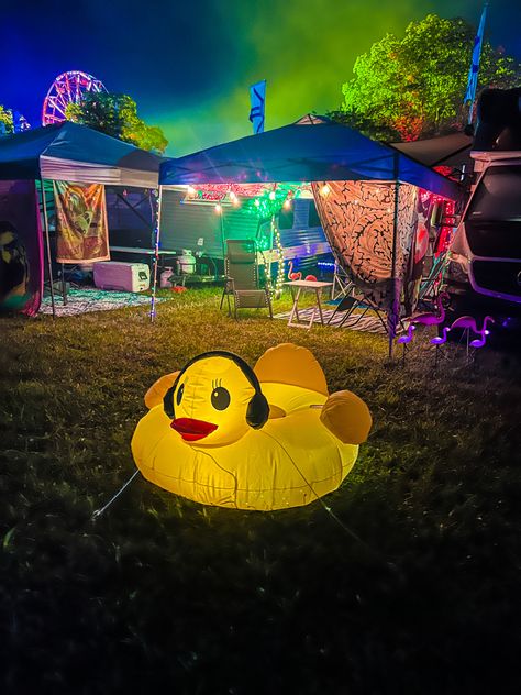 Bonnaroo Music and Art Festival Rave Camping Setup, Music Festival Campsite, Festival Campsite Decorating, Camping Festival Aesthetic, Festival Camping Aesthetic, Camping Festival Campsite, Cute Campsite Setup, Rave Camping, Bonnaroo Camping