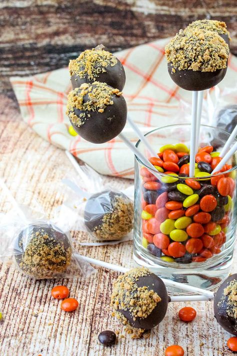 Reese's Peanut Butter Cup Cake Pops Yumtastic Recipes, Reeses Cake, Reese's Peanut Butter Cup, Funnel Cakes, Halloween Food Treats, Fair Food, Just A Pinch Recipes, Doughnut Cake, Cake Pop Recipe