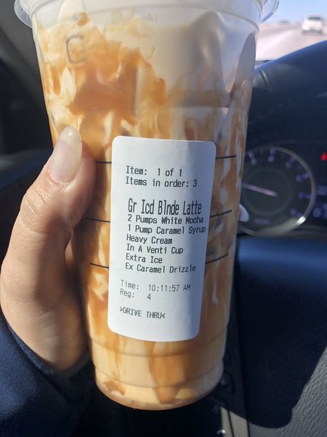 Starbucks Iced Blonde Latte Best Starbucks Drinks, Starbucks Hacks, Starbucks Secret Menu Recipes, Cold Starbucks Drinks, Secret Starbucks Recipes, Starbucks Drinks Diy, Coffee Recipes Starbucks, Iced Starbucks Drinks, Healthy Starbucks Drinks