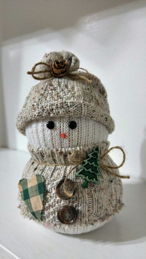 Sock Snowman Craft, Snowman Crafts Diy, Sock Snowman, Diy Jul, Diy Socks, Sock Crafts, Diy Snowman, Snowman Crafts, Christmas Socks