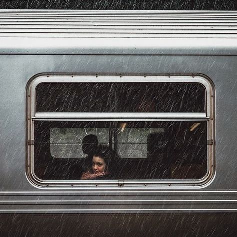 Paradis Sombre, The Passenger, Wallpaper Tumblr, Jolie Photo, Back To Nature, 인물 사진, Photography Inspo, In The Rain, A Train