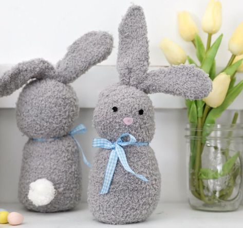 Diy Sock Toys, Diy – Velikonoce, Sock Bunny, Diy Socks, Sock Crafts, Easter Bunny Crafts, Spring Easter Crafts, Decorations Table, Easter Decorations Diy Easy