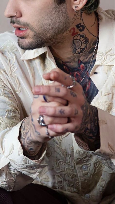 Zayn Malik Aesthetic, Pfp Twitter, Zayn Malik Tattoos, Zayn Malik Wallpaper, Zany Malik, Halloween Instagram, Zayn Malik Style, Gambar One Direction, Zayn Malik Photos