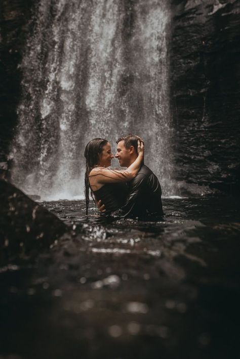 Waterfall Proposal, Water Engagement Photos, Waterfall Engagement, Proposal Pictures, Lake Photoshoot, Waterfall Wedding, Waterfall Pictures, Pre Wedding Videos, Waterfall Photo