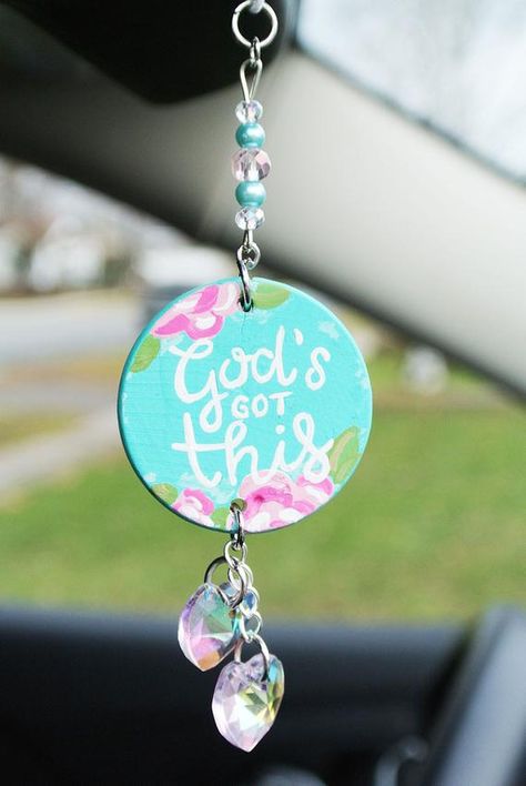 Regalos Diy, Car Crystals, Pink Car Accessories, Mirror Car Accessories, Car Accessories Diy, Rear View Mirror Accessories, Car Charms Mirror, Rear View Mirror Decor, Car Accessories For Girls