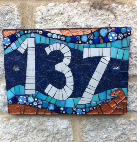 House numbers Mosaic House Numbers Ideas, House Number Mosaic Ideas, Mosaic Address Sign House Numbers, Mosaic House Numbers Diy, Creative House Number Ideas, Mosaic Artwork Ideas, Mosaic House Numbers, Mosaic Numbers, Tile House Numbers