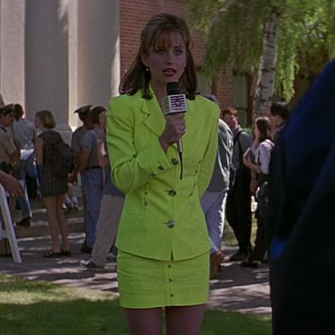 Gale Weathers, Scream Outfits, Scream Costume, Horror Movie Costumes, Scream 1996, Scream 1, Wes Craven, Scream Franchise, Leo Rising