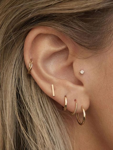 Ohrknorpel Piercing, Ušný Piercing, Minimalist Ear Piercings, Ear Peircings, Cool Ear Piercings, Pretty Ear Piercings, Cute Ear Piercings, Ear Style, Cute Piercings