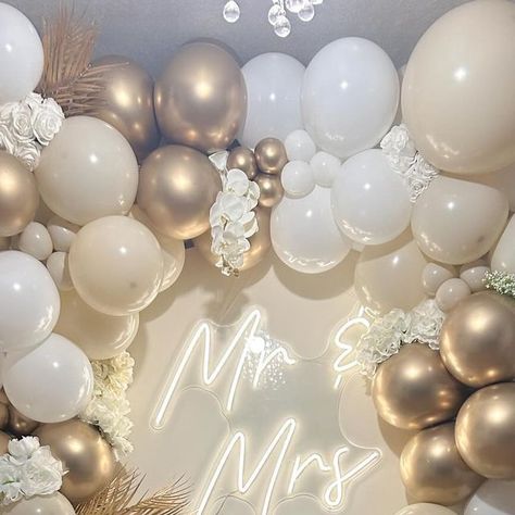 Wedding Background Decoration, Crazy Day, Background Decoration, Wedding Balloons, Gold Balloons, Wedding Background, Mr And Mrs, Wedding Backdrop, Mr Mrs