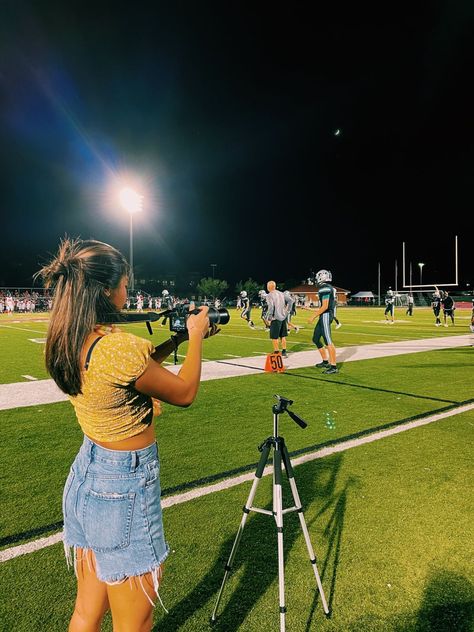 Gameday Photoshoot, Highschool Photography, High School Sports Photography, High School Photography, School Photographer, Baby Beach, High School Sports, Football Photos, School Photography