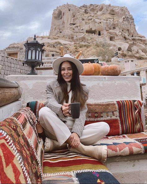 Turkey Autumn Outfit, Cappadocia Autumn Outfit, Capadocia Turkey Outfit, Cappadocia Outfit Winter, Marrakech Outfit Style Winter, Marrakech Winter Outfit, Turkey Winter Outfit, Cappadocia Turkey Outfit, Cappadocia Outfit