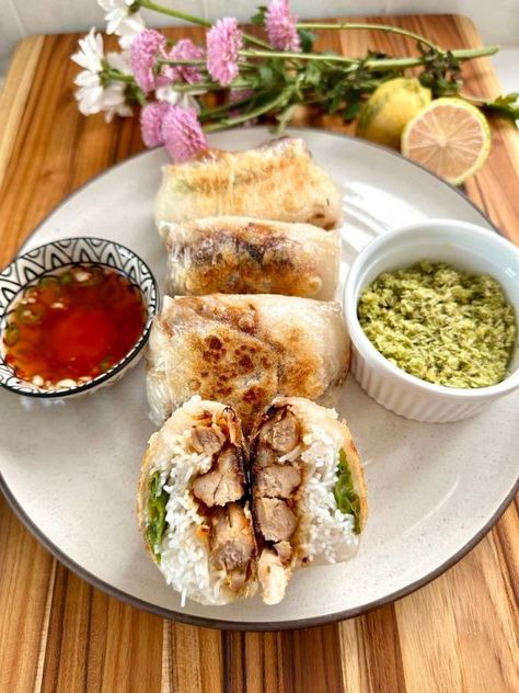 Lemongrass Chicken in Crispy Rice Paper 0524 Lemon Grass Chicken, Crispy Rice Paper, Rice Paper Recipes, Rice Paper Wraps, Gochujang Chicken, Josh Charles, Avocado Pesto Pasta, Lemongrass Chicken, Vietnamese Pork