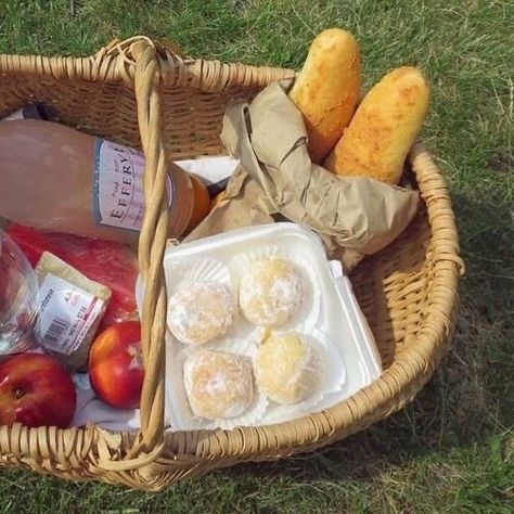 Cottage Core Picnic, Cottagecore Picnic, Cottagecore Food, Picnic Inspiration, Picnic Date, Picnic Time, Spring Recipes, Puddings, Summer Picnic