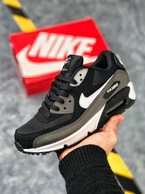 Nike Air Max 90 Outfit, Nike Tennis Shoes Outfit, Waterproof Shoes For Men, Nike Shoes Women Fashion, Mens Fashion Casual Shoes, Shoe Designs, All Nike Shoes, Adidas Shoes Women, Nike Air Shoes