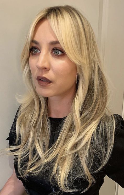 Kaley Cuoco long waves with bangs Kaley Cuoco Hair Curtain Bangs, Penny Hairstyles Kaley Cuoco Hair, Kelly Cuoco Hair, Kaley Cuoco Bangs, Kayley Cuoco Hair, Waves With Bangs, Kaley Cuoco Hair, Haircut Options, 2022 Hairstyles