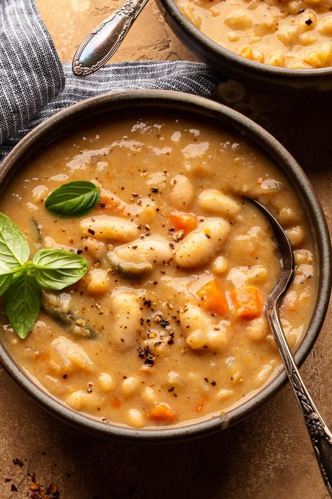 Cannellini Bean Soup, Cannellini Beans Soup, Cannellini Beans Recipes, Cannellini Bean, Beans Beans, Italian Dinner Recipes, Bean Soup Recipes, Italian Soup, Bean Stew