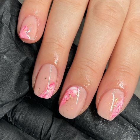 Summer Holiday Biab Nails Short, Marble Biab Nails, White Pink Nails Design, Gel Nail Designs Marble, Biab Nails Inspiration Square, Pink Biab Nail Designs, Marble Tip Nails, Holiday Biab Nails, Biab Nails Summer