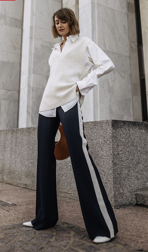 Flared Track Pants Outfit, Chic Sporty Outfits, Sporty Pants Outfit, Sweater Vest Outfit Ideas, Jane Outfits, Vest Outfit Ideas, Stripe Pants Outfit, Oversized Sweater Vest, Adidas Outfits