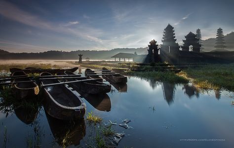 Tamblingan Lake Komodo, Bali Travel, National Geographic Photos, Lombok, 14th Century, Daily Photo, National Geographic, Amazing Photography, Bali