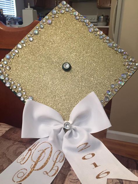 Graduation cap decorated Grad Cap Designs Rhinestone, Graduation Cap Designs Gold, Graduation Cap Designs Rhinestones, White Graduation Cap Designs, Rhinestone Grad Cap, Rhinestone Graduation Cap, Caps Ideas, Graduation Cap Ideas, Graduation Hats