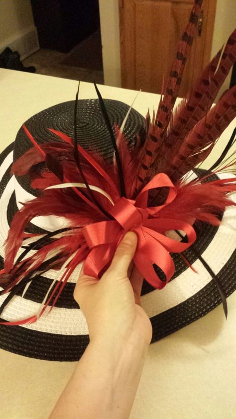 Kentucky Derby Hats Diy Ideas, Derby Hat Diy, Kentucky Derby Diy, Diy Kentucky Derby Hat, Diy Tea Party Hats, Hat Centerpieces, Kentucky Derby Party Hats, Derby Hats Diy Ideas, Kentucky Derby Hats Diy