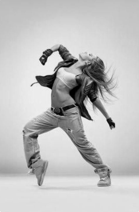 Dance Photoshoot Poses Hip Hop, Dance Aestethic, Hip Hop Poses, Hip Hop Dance Photography, Street Dance Photography, Hiphop Photoshoot, Hip Hop Dance Poses, Dancing Poses, Dance Photo Shoot