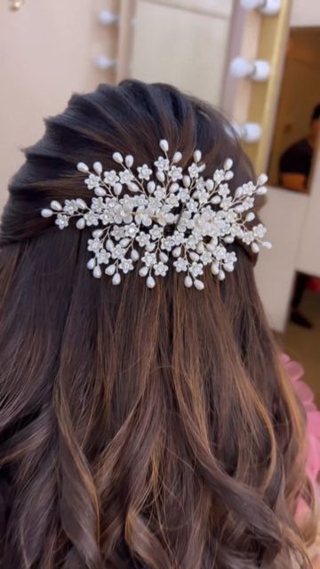 Hairstyles For Bride For Reception, Reception Hairdo For Lehenga, Hair Do For Reception, Hairstyle For Wedding Reception, Hair Styles For Christian Bride, Reception Hairdo For Bride, Hair Style For Lehenga Party, Haïr Style For Medium Hair Wedding, Hairstyle For Reception Bridal