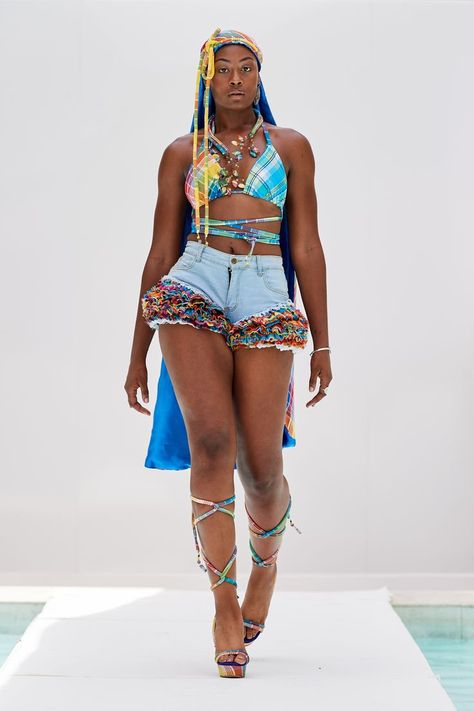 Territory Six/Flying Solo Resort 2023 alla Miami Swim Week Caribbean Festival Outfit, Caribbean Women, Costumes Carnaval, Tourist Outfit, Caribbean Outfits, Upcycle Denim, Caribbean Fashion, Afro Punk Fashion, Swim Week