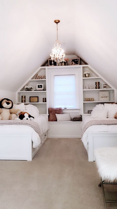 livracaniello | VSCO Attic Room Ideas, Girly Bedroom Decor, Attic Bedroom Designs, Attic Bedrooms, Attic Spaces, Attic Remodel, Loft Room, Upstairs Bedroom, Bonus Rooms