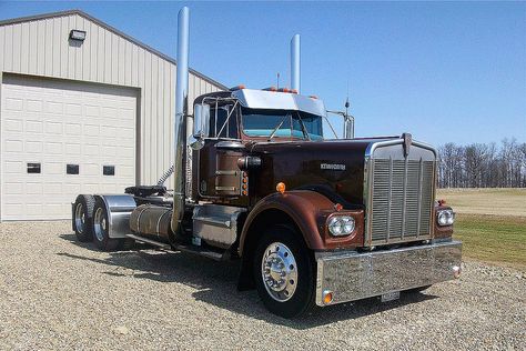 ★ 1981 Kenworth W900A Kenworth W900a, Kenworth W900, Custom Big Rigs, Antique Trucks, Kenworth Trucks, Farm Trucks, Peterbilt Trucks, Used Trucks, Big Rig Trucks