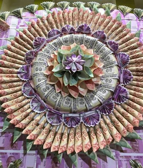 Rose Garland Wedding, Pista Shell Crafts, Money Creation, Handmade Rakhi Designs, Indian Wedding Gifts, Home Flower Decor, Thali Decoration Ideas, Wedding Gift Pack, Money Bouquet