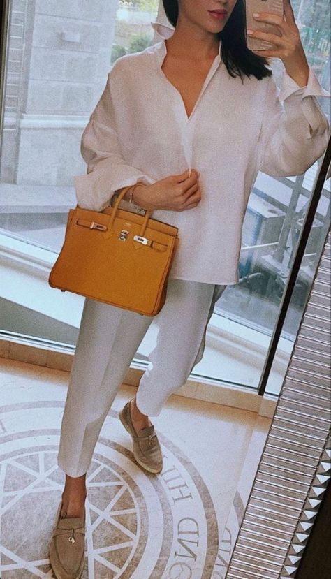 Loro Piana Outfit, Chic Feminine Style, Casual Home Outfits, Casual Outfit Inspiration, Modesty Fashion, Classy Casual Outfits, Clothes Outfits, Outfit Look, Casual Chic Outfit