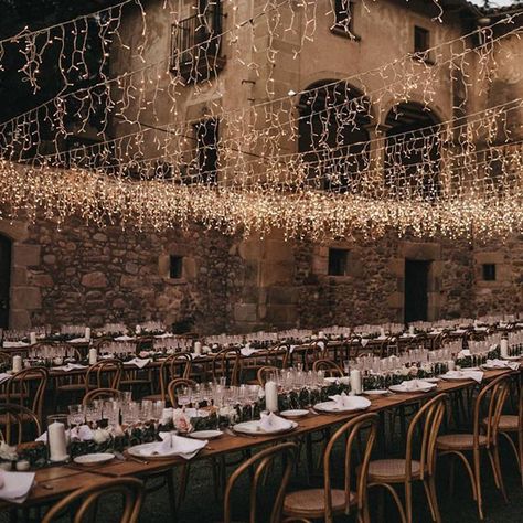 Wedding Chicks® on Instagram: “Wedding nights like these 📸: @serfincastillo, lights: @artificeevents | Tag someone who would love this #receptiondecor ✨✨✨” Dinner Under The Stars, Dinner Event, Instagram Wedding, Big Night, Wedding Chicks, Elephant Wedding, Wedding Night, Under The Stars, Wedding Thank You Cards